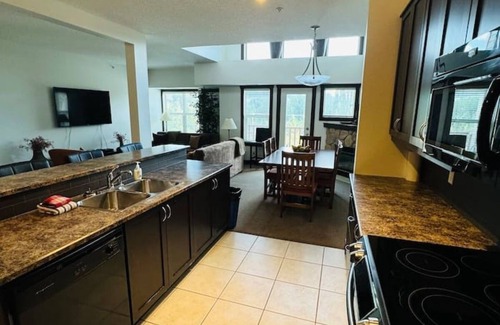 East Kootenay Condominio | Expansive Fernie Penthouse | Heated Pool & Jacuzzi