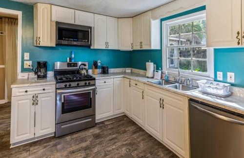 Savannah Casa | Family Friendly & Ping Pong- Relax & Play Retreat