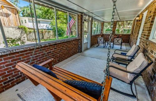 Savannah Casa | Family Friendly & Ping Pong- Relax & Play Retreat
