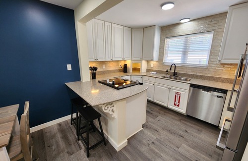Seymour Casa | Family-friendly, playroom w/ air hockey & arcade games, hot tub, mountain views!