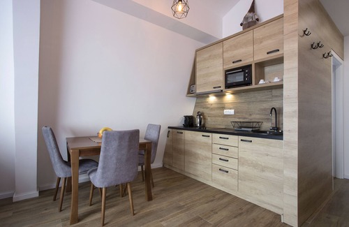 Lisina Apartamento | Family Friendly Pool Balkon SPA & Wellness, Parking