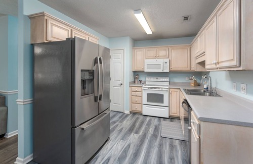 Myrtle Grove Casa | Family friendly, prime location, clean & bright
