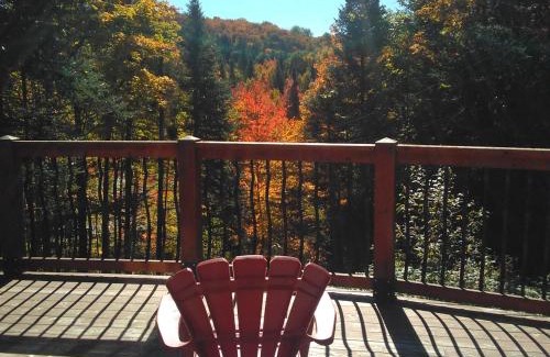 Lac-Superieur Chalet De Esquí | Family Friendly Private Log Home 6 Person Remote Work Breathtaking Mountain Views Versant Nord