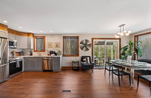 Cresco Casa | Family friendly private escape w/ hot tub, game room & fireplace in the Poconos