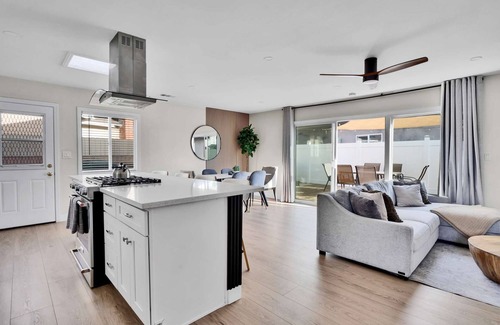 Southwest Anaheim Casa | Family Friendly Retreat, 10 minutes to Disney & Convention Center