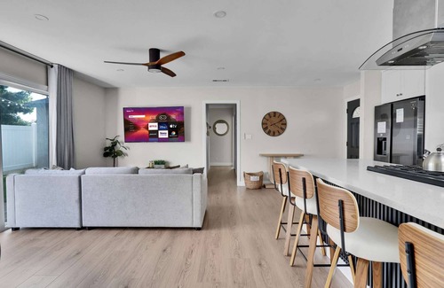 Southwest Anaheim Casa | Family Friendly Retreat, 10 minutes to Disney & Convention Center