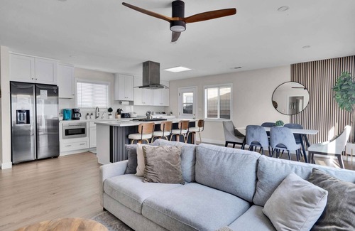 Southwest Anaheim Casa | Family Friendly Retreat, 10 minutes to Disney & Convention Center