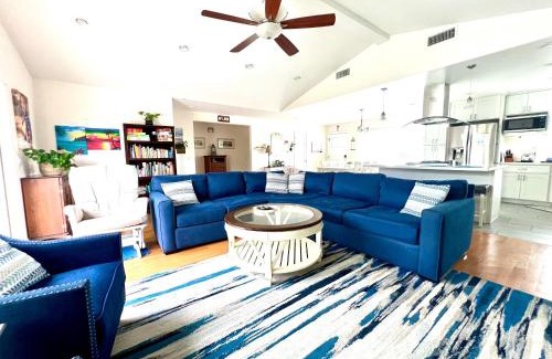 College West Casa | Family Friendly Retreat with Yard and Play Area, 2000 sq ft, AC, Fiber Optic WiFi
