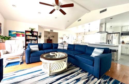 College West Casa | Family Friendly Retreat with Yard and Play Area, 2000 sq ft, AC, Fiber Optic WiFi
