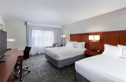 North Myrtle Beach Hotel | Family-Friendly Room Near Barefoot Landing + Myrtle's Sights
