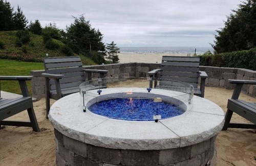 Newport Hotel | Family Friendly Room | Beachfront Stay w/ Access to North Coast Highway 101