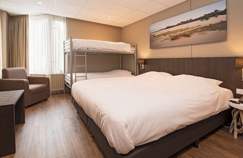 Vlijmen Hotel | Family-friendly Room Near Golf Courses and Nature Trails in Brabant w/ Parking