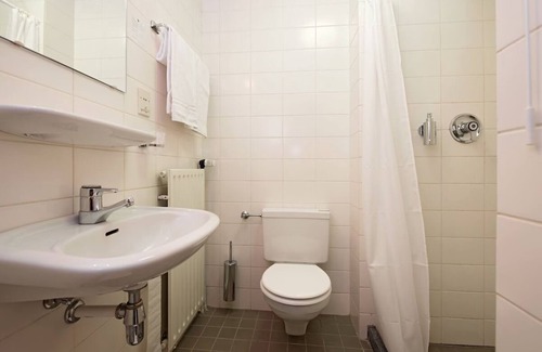 Vlijmen Hotel | Family-friendly Room Near Golf Courses and Nature Trails in Brabant w/ Parking