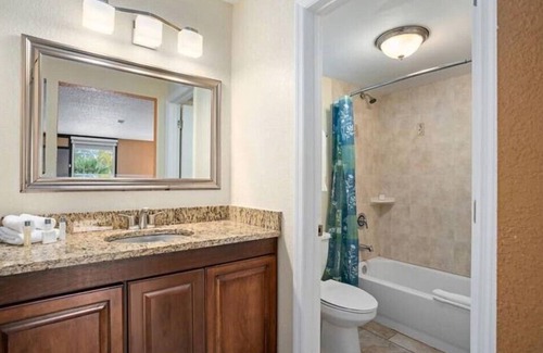 Historic Downtown Kissimmee Hotel | Family-friendly Room with 2 DBL Beds & Pool in Kissimmee