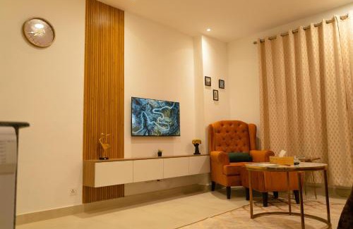 Lahore Apartamento | Family Friendly Serviced Stay with City View In Penta Square - DHA Lahore