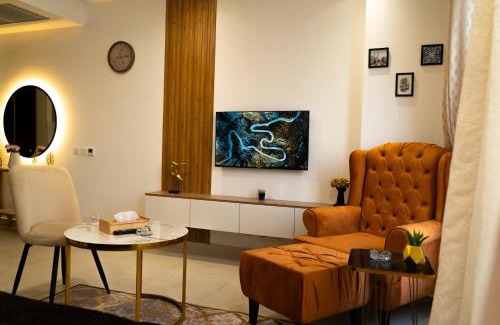 Lahore Apartamento | Family Friendly Serviced Stay with City View In Penta Square - DHA Lahore