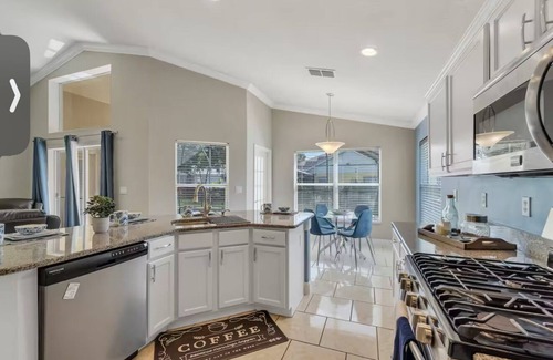 Orange Tree Casa | Family-friendly spacious 4bedroom house in Clermont with WiFi, AC & private pool