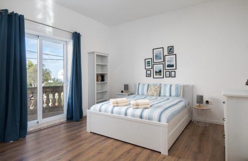 Gudja Apartamento | Family-Friendly Spacious Townhouse with Garden - Close to Airport