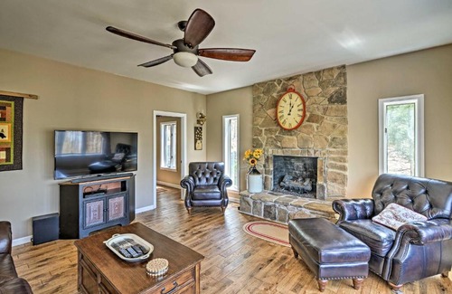 Alpine Lake Casa | Family-Friendly Terra Alta Home with Lake View!