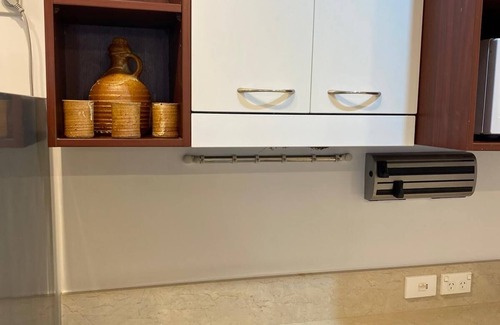 Wellington Apartamento | Family friendly two bedroom apartment with secure free carparking. Pool &Gym too