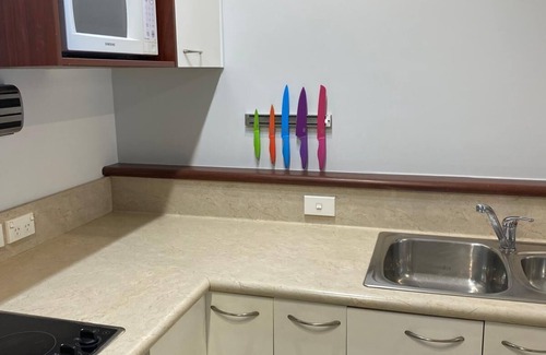 Wellington Apartamento | Family friendly two bedroom apartment with secure free carparking. Pool &Gym too