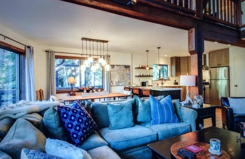 Kingswood Estates Cabina | Family Friendly Actualizado A-marco con vista a la montaña y jacuzzi privado