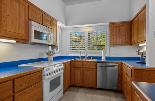 Atlantic Beach Casa | Family-friendly 4-bedroom house in Atlantic Beach with 3-min. walk to beach