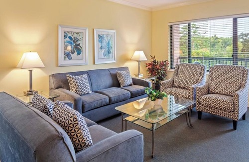 Hilton Head Complejo | Family-Friendly 3BR Condo with Full Kitchen, Balcony, Pool Access