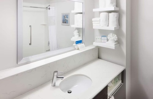 Downtown Fort Lauderdale Hotel | Family-friendly Stay | Free Breakfast + Outdoor Pool | Pets are Welcome