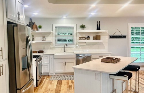 Mount Pleasant Casa | Family-friendly , charming 4-bedroom home with AC, WiFi and more !!!