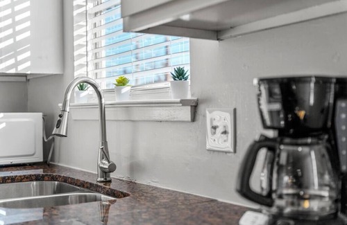 Central Arlington Apartamento | Family Friendly & Very Clean! Walk to AT&T Stadium! 2 Queen Beds