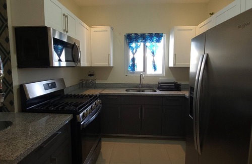 Lucea Casa | Family-friendly villa - 5 mins from the beach!
