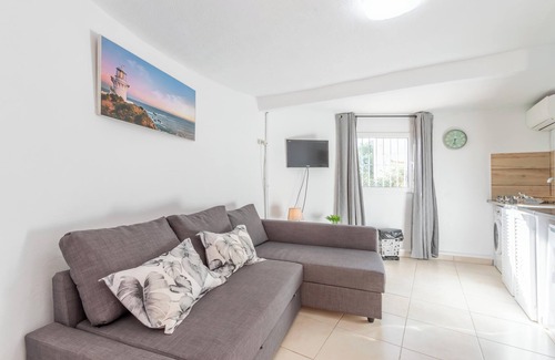 La Canuta Villa | Villa Valle Verde para Familias con Piscina, Jardín y Wi-Fi