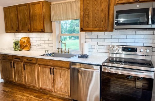 Luray Casa | Family Friendly w/ Mountain Views, Hot Tub, Fire Pit, 4 mins to Luray Caverns