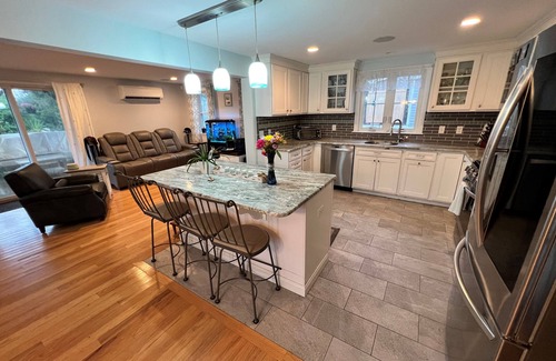 Sandwich Casa | Family friendly w/Ocean Views, minutes walk to beaches, restaurants & marina
