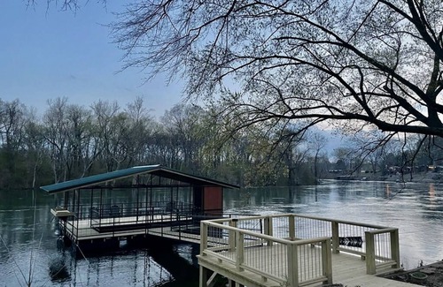 Swinging Bridge Village Casa | Family Friendly - Walk to Winkley Shoals and Dining - Five Minutes to Lake!