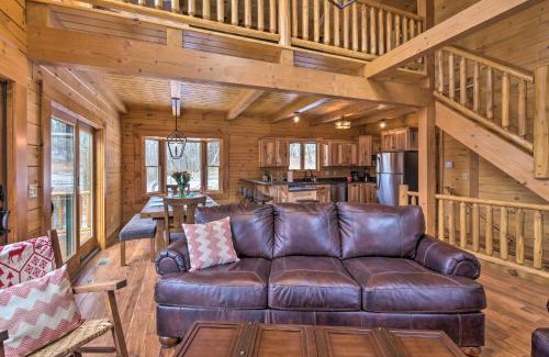 Bladensburg Casa | Family-Friendly Warsaw Cabin with Deck and Fireplace!