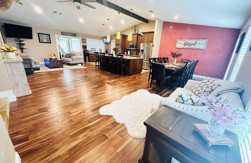 Wetmore Casa | Family friendly with lots of room for fun! 7 minutes to Six Flags/ La Cantera.