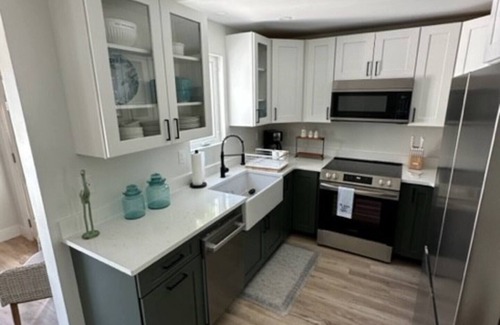 Cambridge Casa | Family friendly with a Pool and Game Room. Convenient Location with a view.