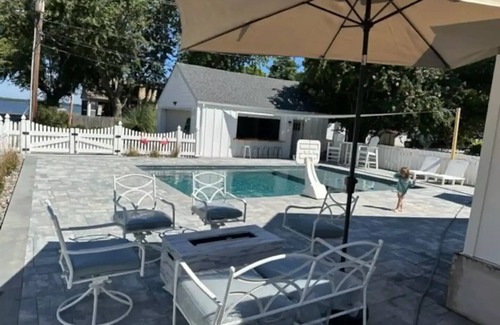 Cambridge Casa | Family friendly with a Pool and Game Room. Convenient Location with a view.