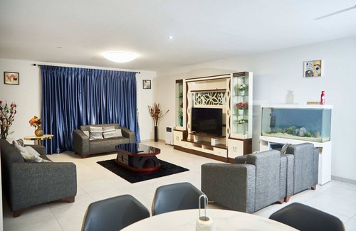 Accra Apartamento | Family-Friendly & Work-Friendly Elegant Apartment close to shopping mall & beach