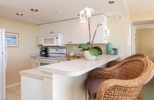 Fort Myers Beach Hotel | Family & Friends Getaway: 3 Beachside Units for Relaxation & Comfort