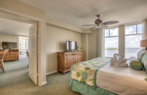 Fort Myers Beach Hotel | Family & Friends Getaway: 3 Beachside Units for Relaxation & Comfort