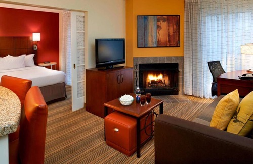 Warren Complejo | Family Fun at Detroit Zoo! Free Breakfast, Full Kitchen, Pet-friendly Property!