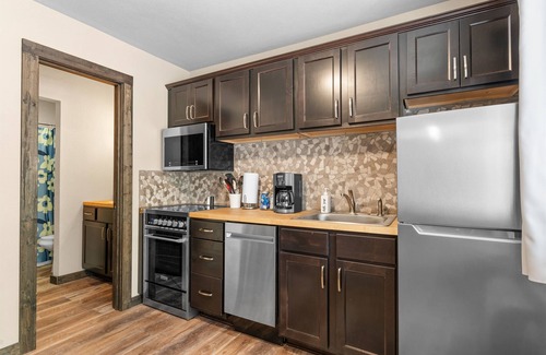 Branson Condominio | Family fun at Relaxation Retreat- hot tub now open