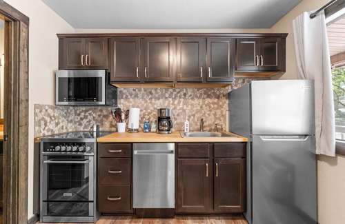 Branson Condominio | Family fun at Relaxation Retreat- hot tub now open
