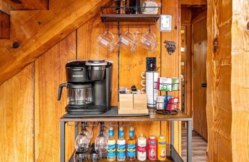 Gatlinburg - Pigeon Forge Chalet De Esquí | Family Fun Cabin on Bluff Mountain-Hot Tub & Game Room