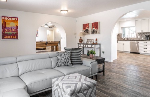 Paradise Valley Village Casa | Family Fun!Central Location 5min to Hiking!Heated Pool/Spa, BocceBall, PoolTable