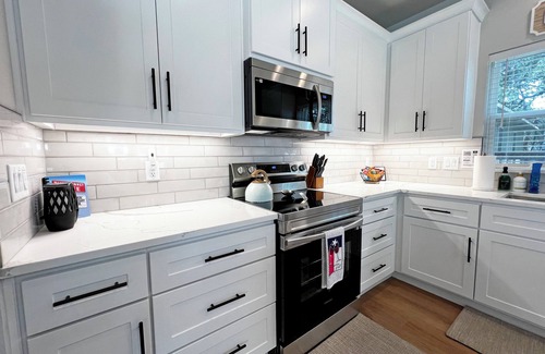 Canyon Lake Cabaña | Family Fun, Fresh and New Home Near Canyon Lake!