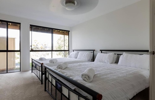 Pacific Pines Apartamento | Family Fun Oasis Pool Retreat Near Theme Parks